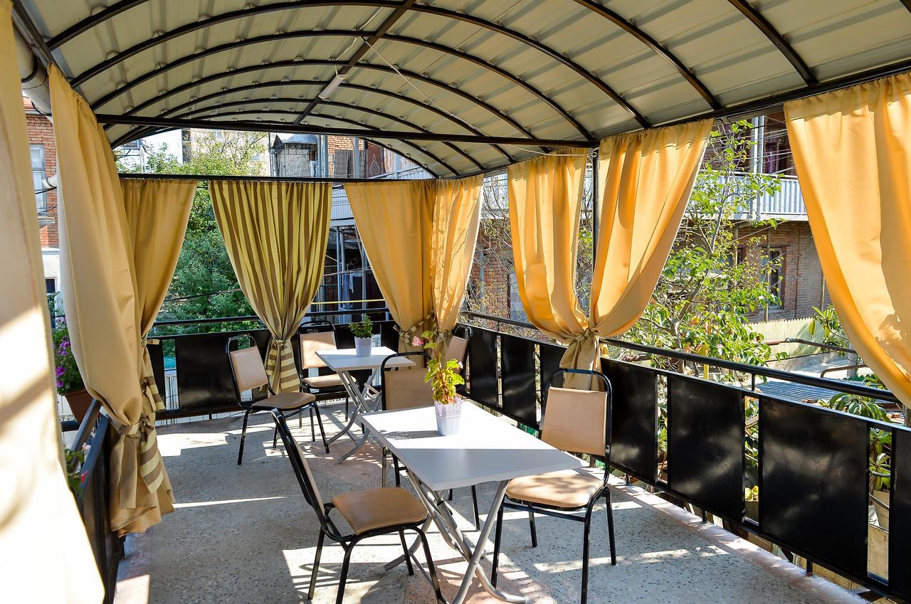Bibi Hotel Кутаиси Екстериор снимка
