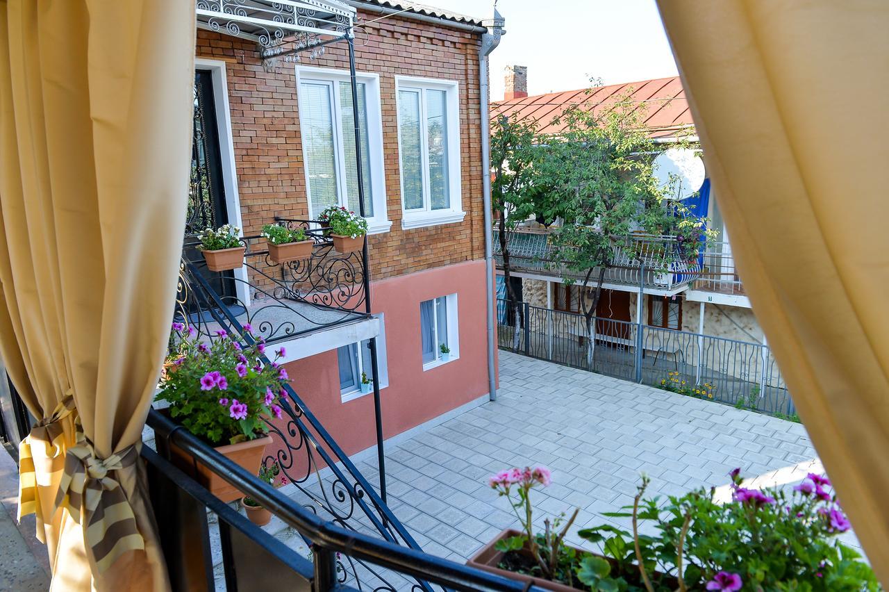 Bibi Hotel Кутаиси Екстериор снимка