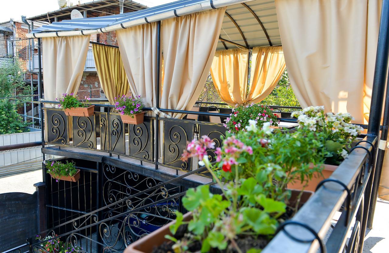 Bibi Hotel Кутаиси Екстериор снимка