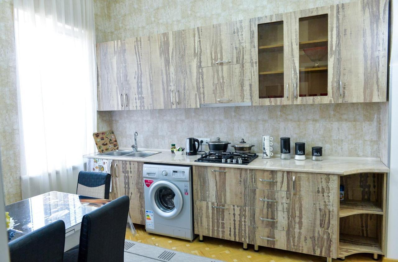 Bibi Hotel Кутаиси Екстериор снимка