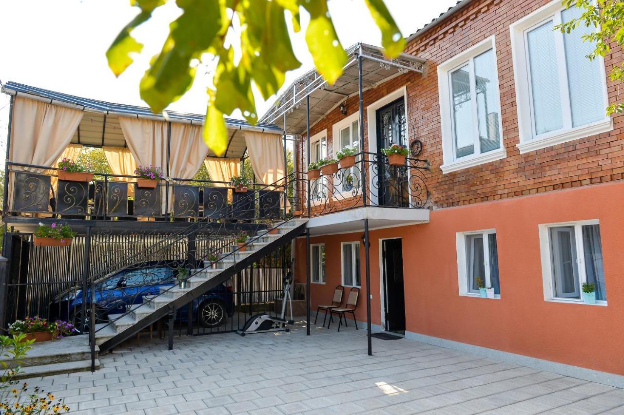 Bibi Hotel Кутаиси Екстериор снимка